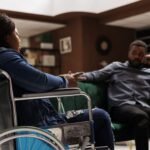 L&rsquo;instituteur qui parcourait 10km en tricycle pour enseigner : Une leçon de courage.